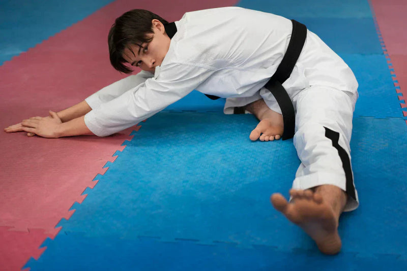 White belt Brazilian Jiu Jitsu student wearing a black gi during training class
